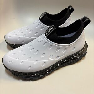 Kane Footwear AC size 6/8 white black